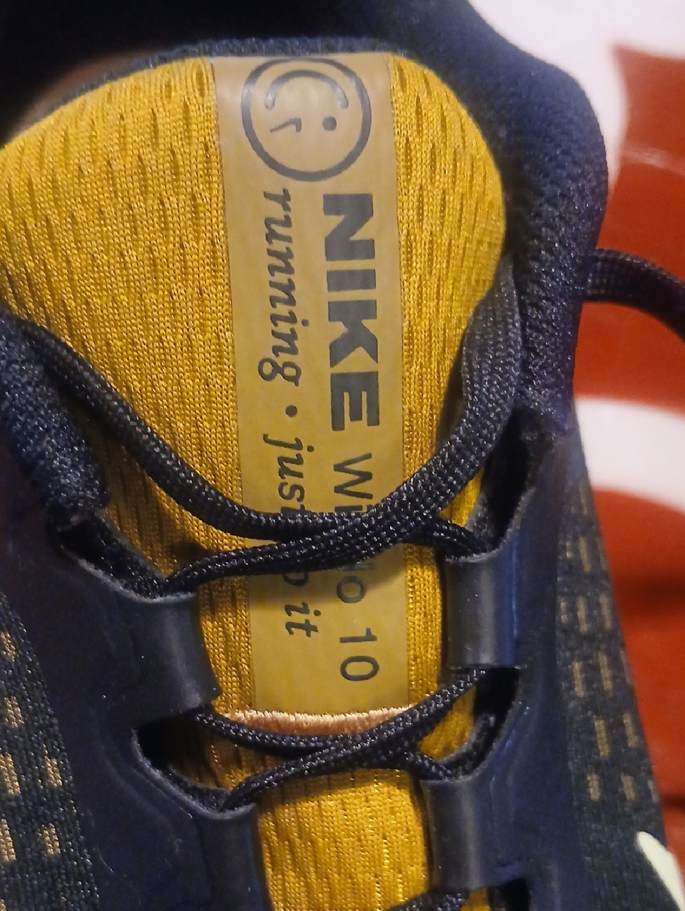 Mens Size 11  Nike Winflo 10 Running Shoes - Picture 3 of 8